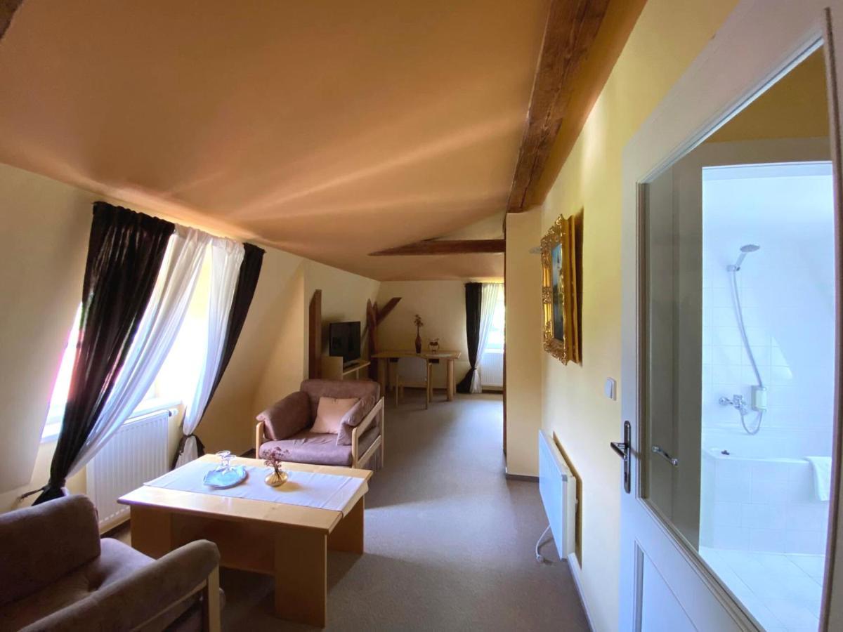 Hotel Zamecek Na Celadne Čeladná Eksteriør bilde